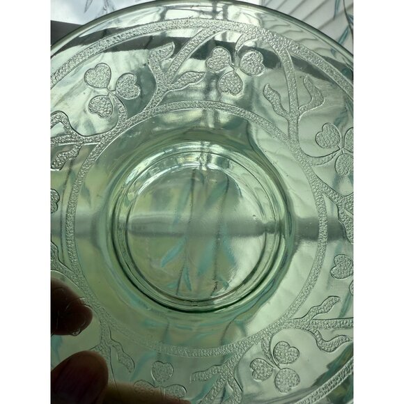 Vintage 30's Set of 2 Green Uranium Saucer Plates Etched Clovers - Picture 6 of 11